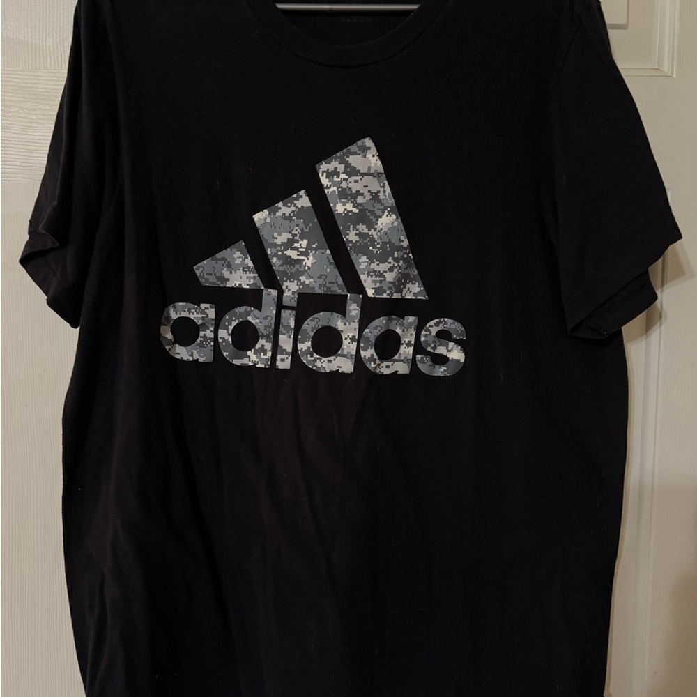 ADIDAS black shirt with camo Large